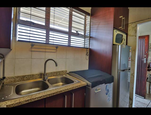 2 BEDROOM APARTMENT FOR SALE IN AMANZIMTOTI